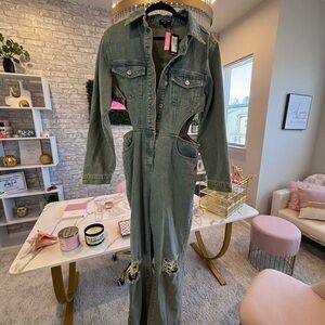 PrettyLittleThing Green Flare Jumpsuit with Front Zipper
